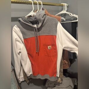 UNIQUE Woman’s Carhartt sweatshirt